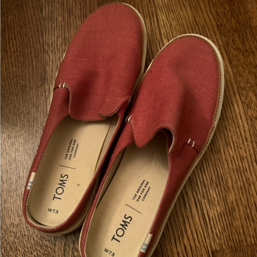 Tom’s red canvas slip on sneakers. Sz 7.5. Women’s